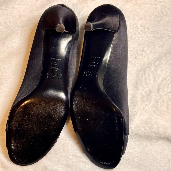 STUART WEITZMAN BLACK SATIN PEEP TOE DRESS PUMP Sz 8 leather sole Made In Spain - Picture 7 of 9